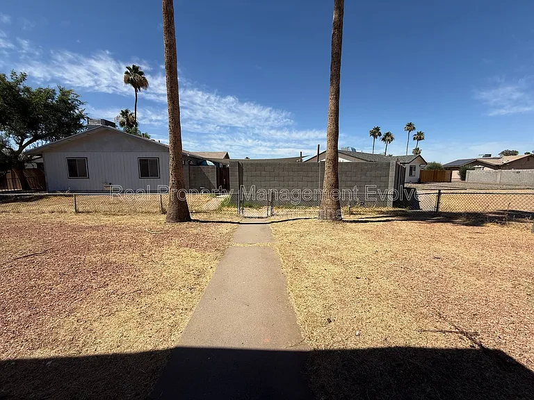 13829 N 48th Ave — Photo 3