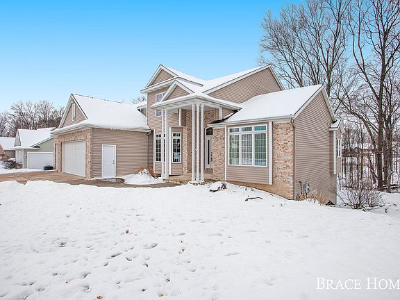 3rd image of 8117 Park West Dr