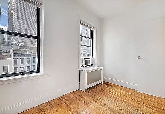 3rd image of 301 E 53rd St APT 3E