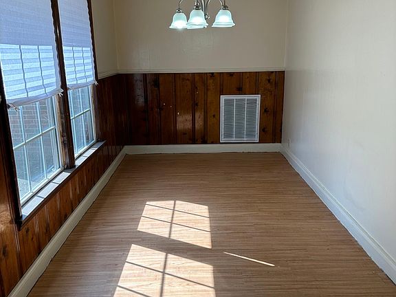 3rd image of 115 Dogwood Ln