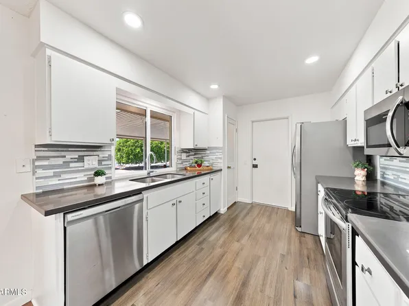 9443 W NEWPORT Drive, Sun City, AZ 85351