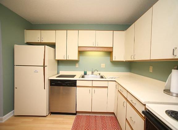 3rd image of 78 10th St E Unit 1105