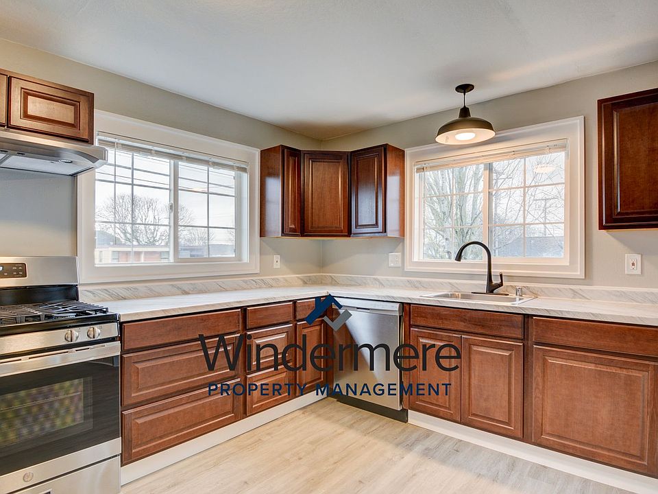 1st image of 950 SE 8th Ave