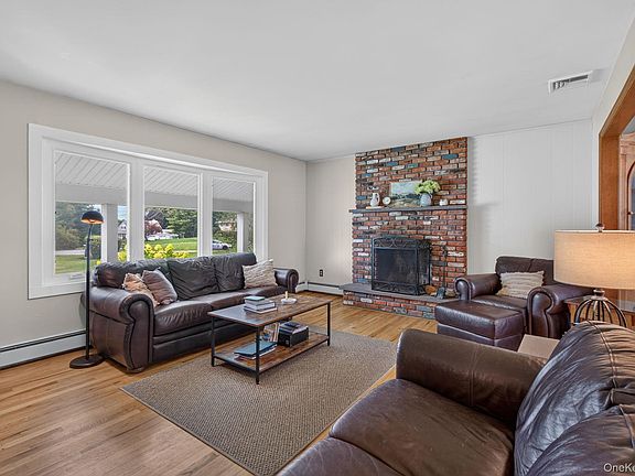 3rd image of 9 Debra Hill Road