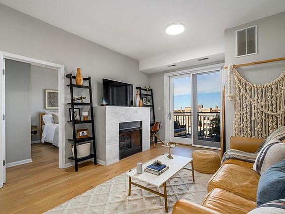 5th image of 828 W Grace St APT 707