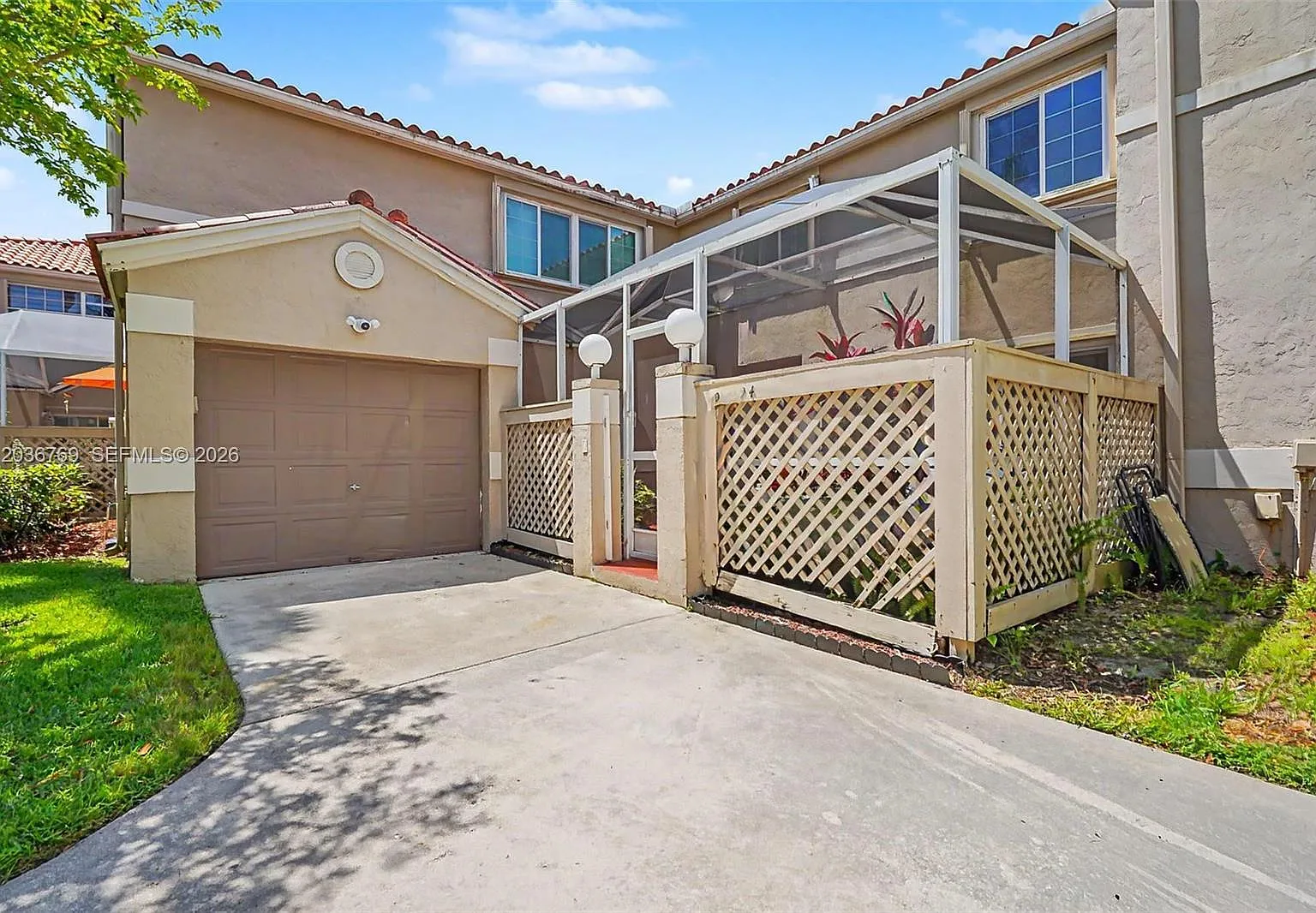 Embassy Lakes — Photo 4