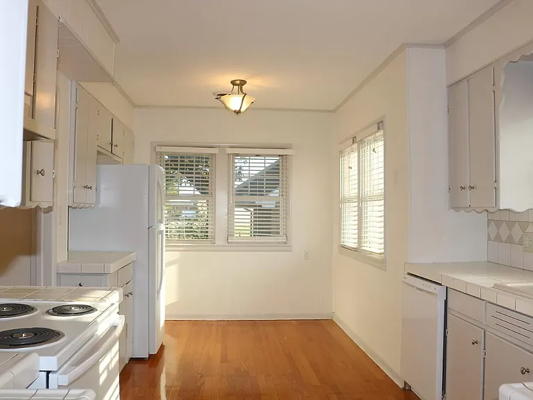 910 W York Ave — Photo 37