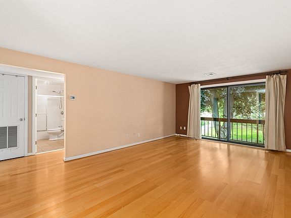 3rd image of 1 Centre St APT 9