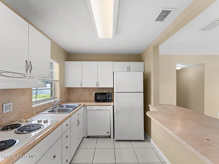 1833 Jackson Ave — Photo 11