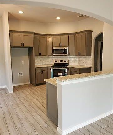 5th image of 2607 Hillcrest Dr