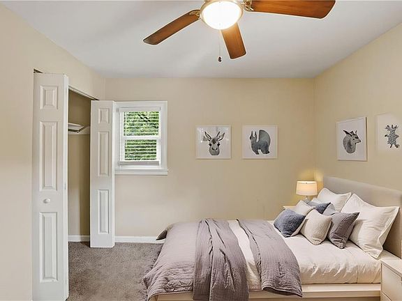 4th image of 836 Amber Pl NW