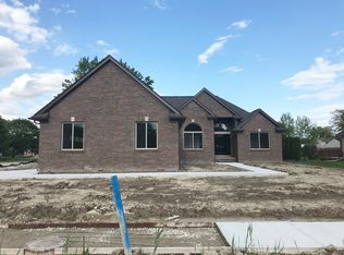 50138 Oakbrooke Dr, Chesterfield, MI 48051