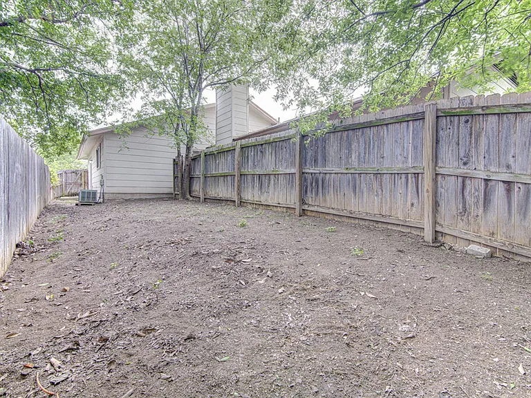 900 Sirocco Dr — Photo 20