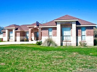 802 34th St, Hondo, TX 78861
