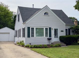 1936 N Poplar St, Waukegan, IL 60087