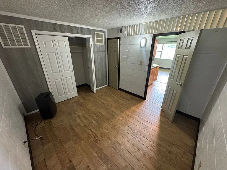 201 White Ave — Photo 3
