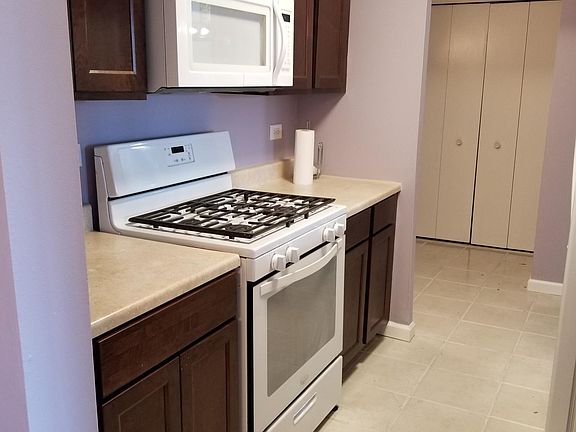 5th image of 300 W Fullerton Ave APT 113