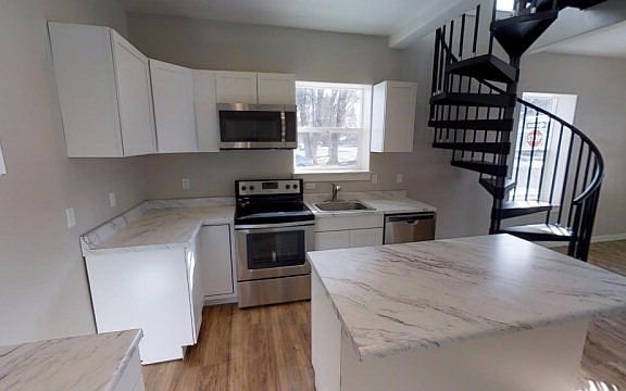 5th image of 395 6th St