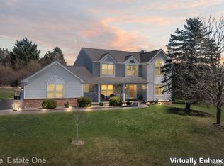 6000 Hickory Meadows Dr, White Lake, MI 48383