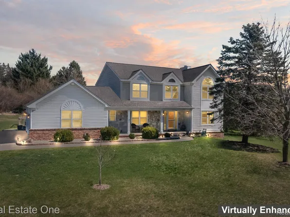 6000 Hickory Meadows Dr, White Lake, MI 48383