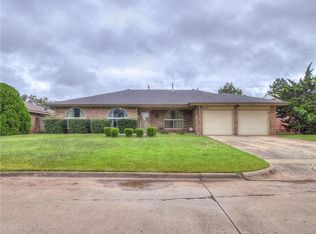 2315 Bellaire Dr, Moore, OK 73160