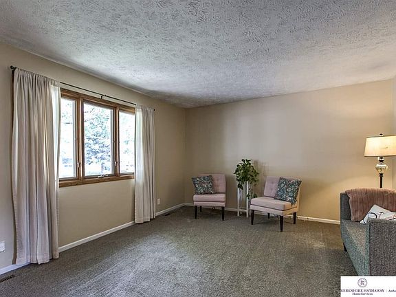 4th image of 225 Hackberry Dr