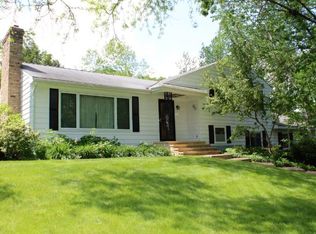 3161 Ridgewood Rd, Arden Hills, MN 55112