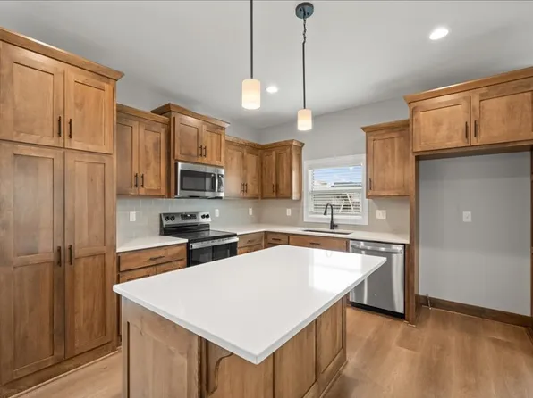 16973 W 164th Ter #A, Olathe, KS 66062