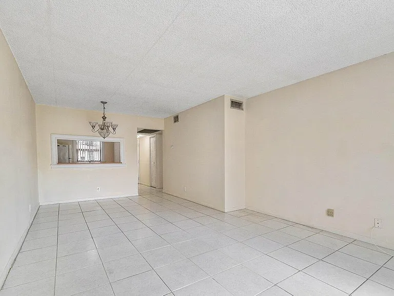6736 Palmetto Cir S #105 — Photo 14
