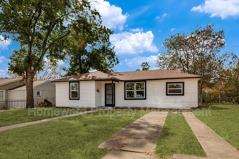 3 bed, 1.0 bath, 1140 sqft, $1,500 — Photo 1