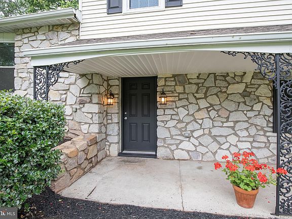 2nd image of 123 Lehigh Dr