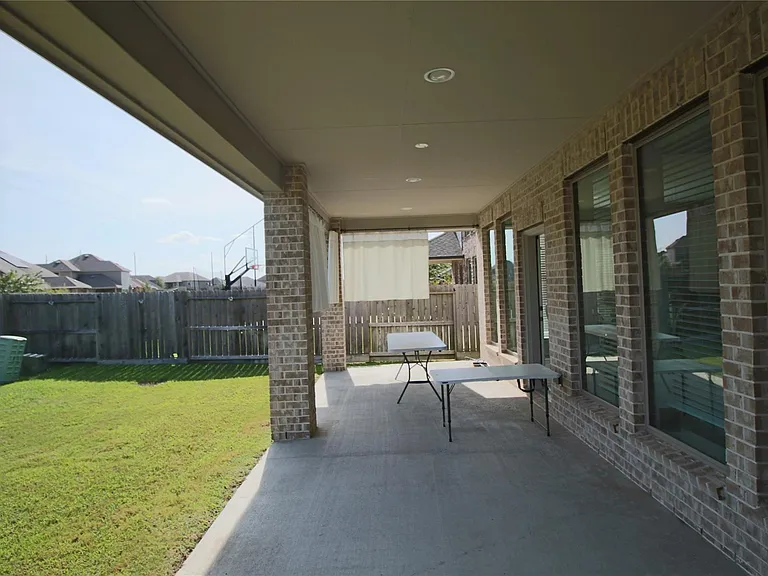24727 Tanoureen Dr — Photo 47
