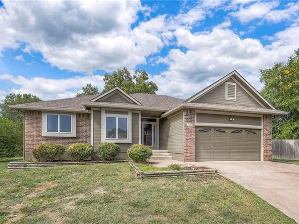 722 Moss Creek Dr, Raymore, MO 64083