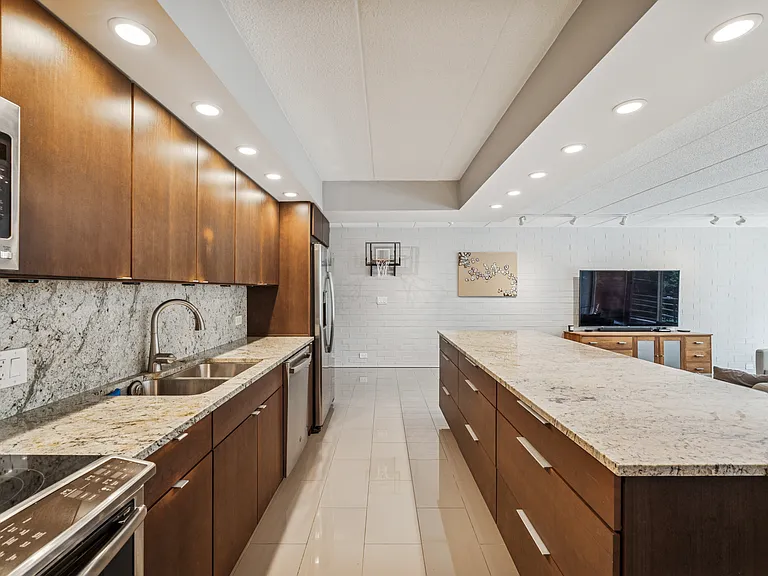 630 Vernon Ave #10 — Photo 6