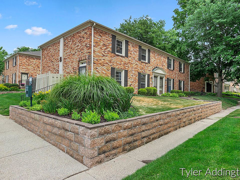 1st image of 2474 Village Dr SE