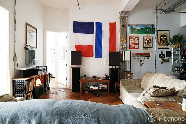 Rented by City Connections Realty | media 37