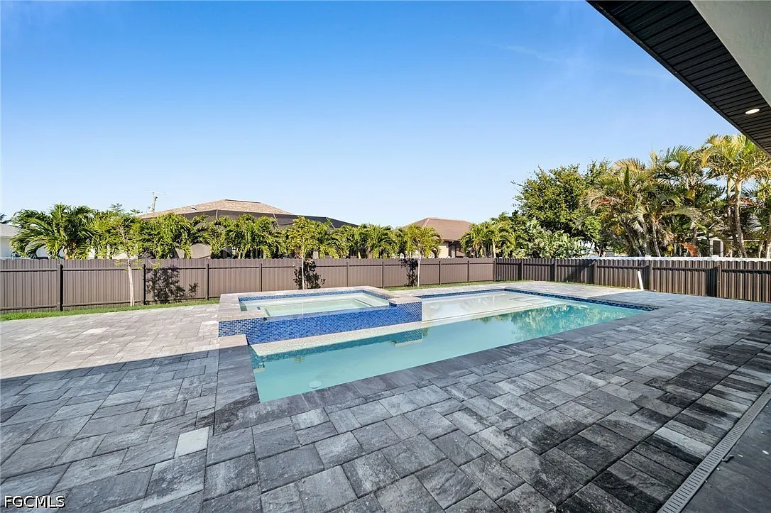 3 bed, 3.0 bath, 2026 sqft, $3,200 — Photo 3
