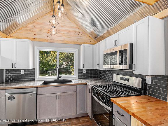 3rd image of 3134 Birch Row Dr