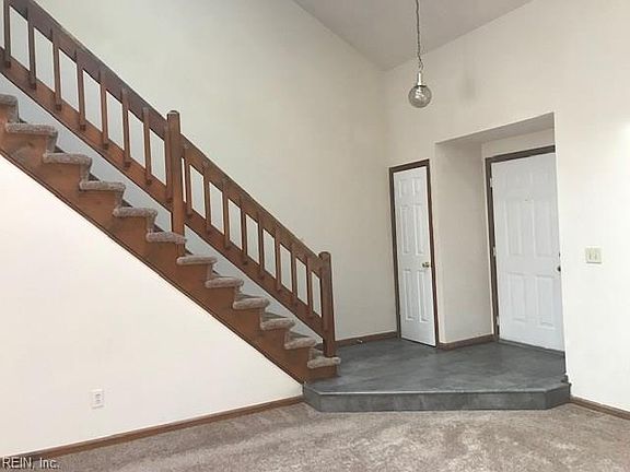 2nd image of 856 Yorkshire Ln