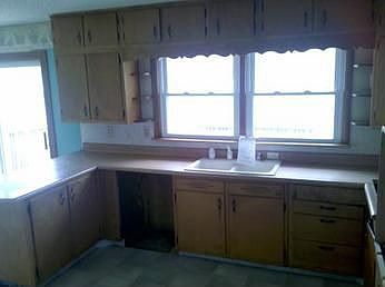 3rd image of 579 Miami St