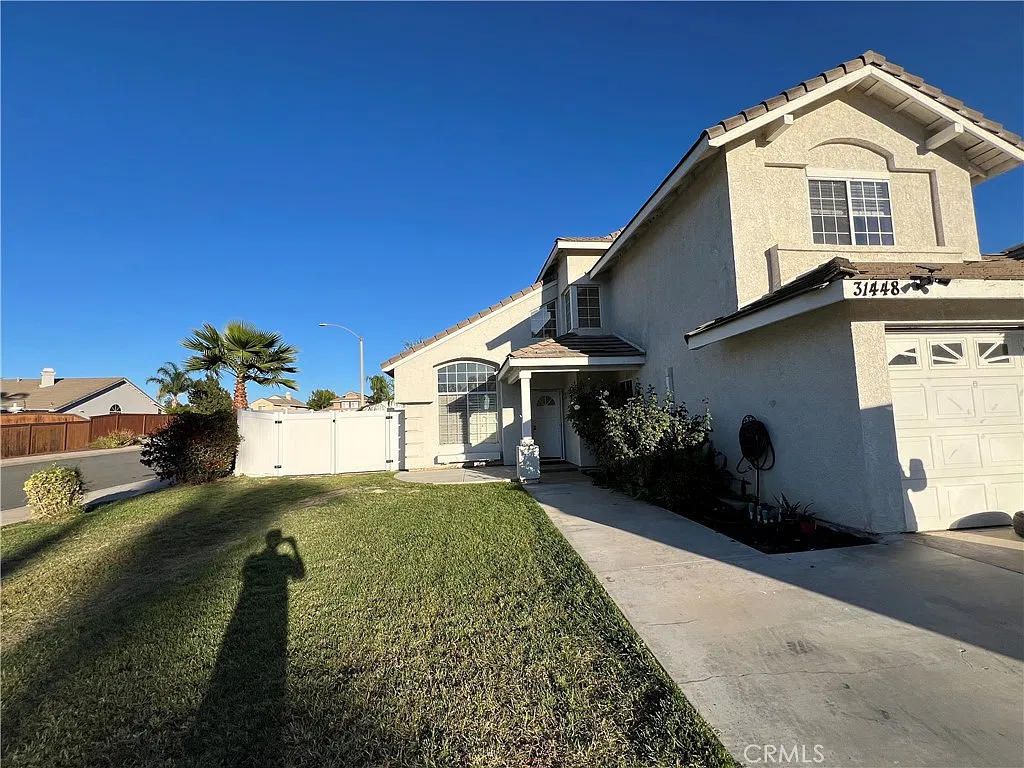 4 bed, 2100 sqft, $3,400 — Photo 4