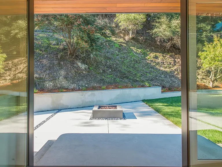 344 Laurel Way — Photo 11