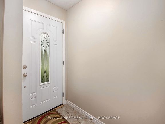 4th image of 773 Clark Cres