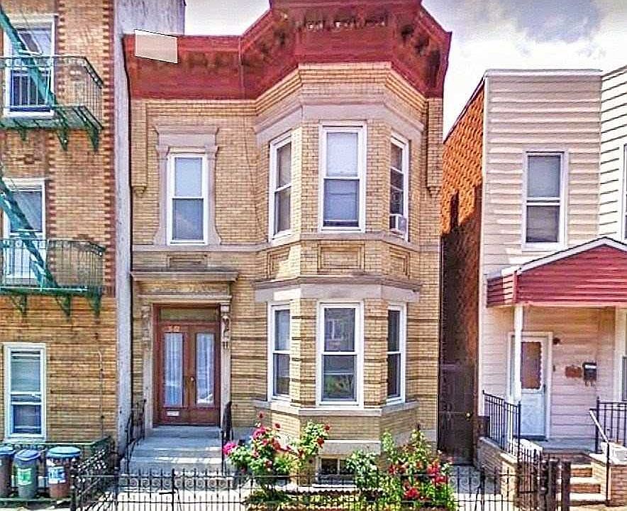 1st image of 3162 41st St