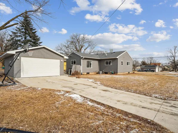 601 8th Ave NW, Independence, IA 50644