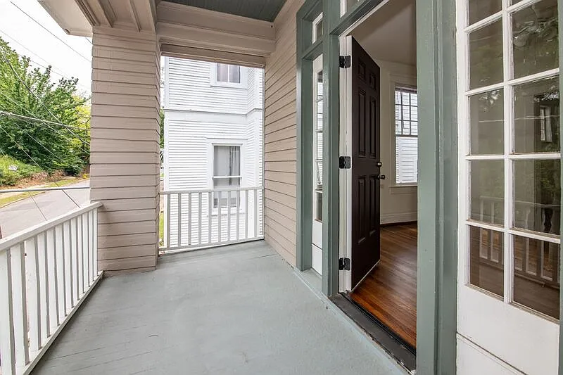 2 bed, 1.0 bath, 680 sqft, $1,200 — Photo 2