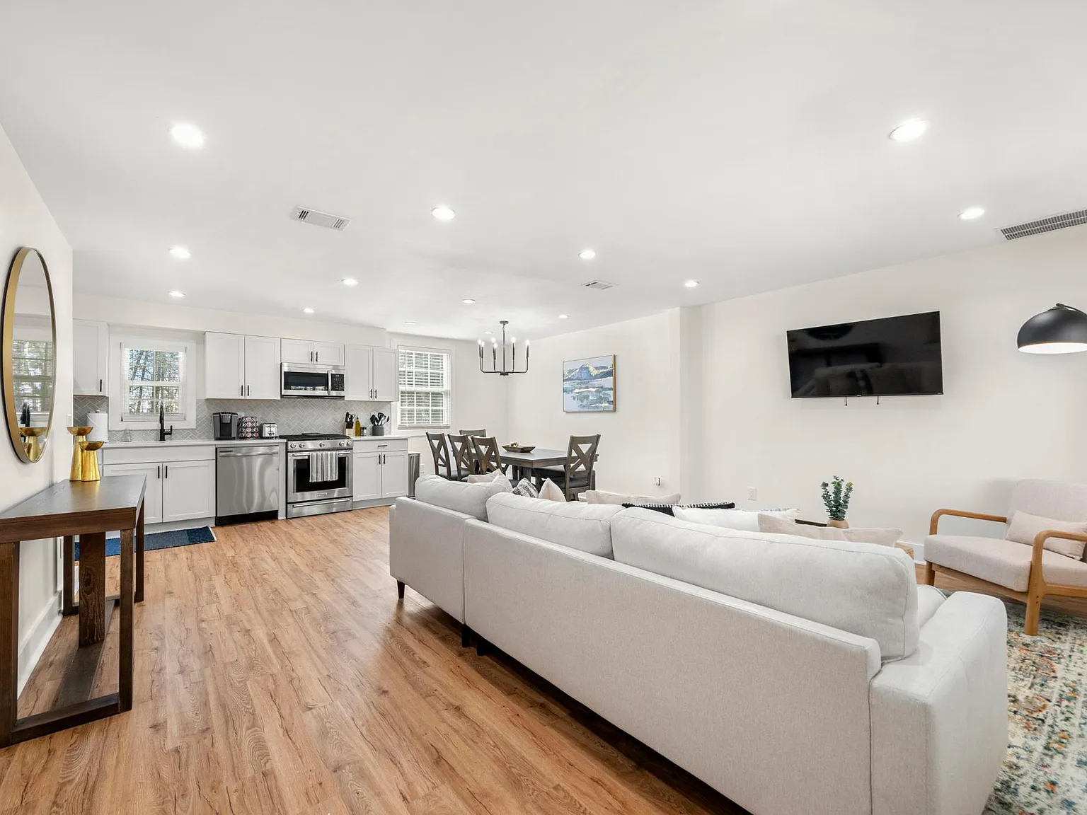 3 bed, 1200 sqft, $6,250 — Photo 3