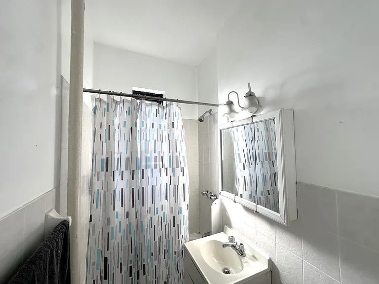 21-37 33rd St #5C — Photo 10