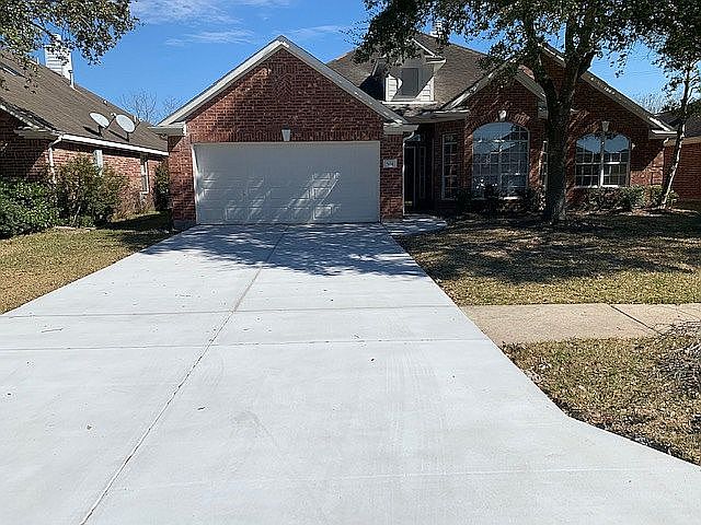 1st image of 504 Green Cedar Dr
