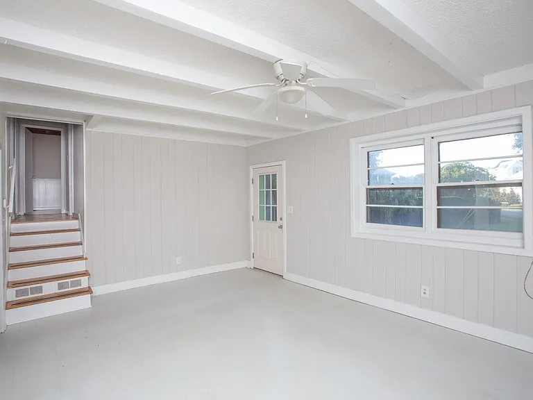 2851 Ion Ave — Photo 5